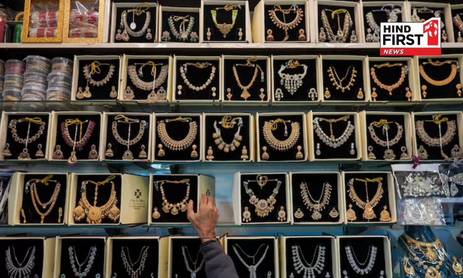 Thinking of Buying Gold Now? Experts Explain the Sudden Price Drop