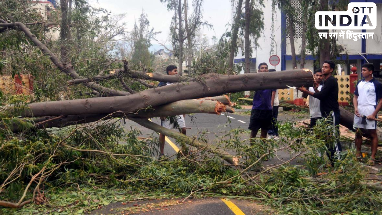 Cyclone Biparjoy: 2 fatalities, 23 injured, trees uprooted, over 950 Gujarat villages without power. 10 updates