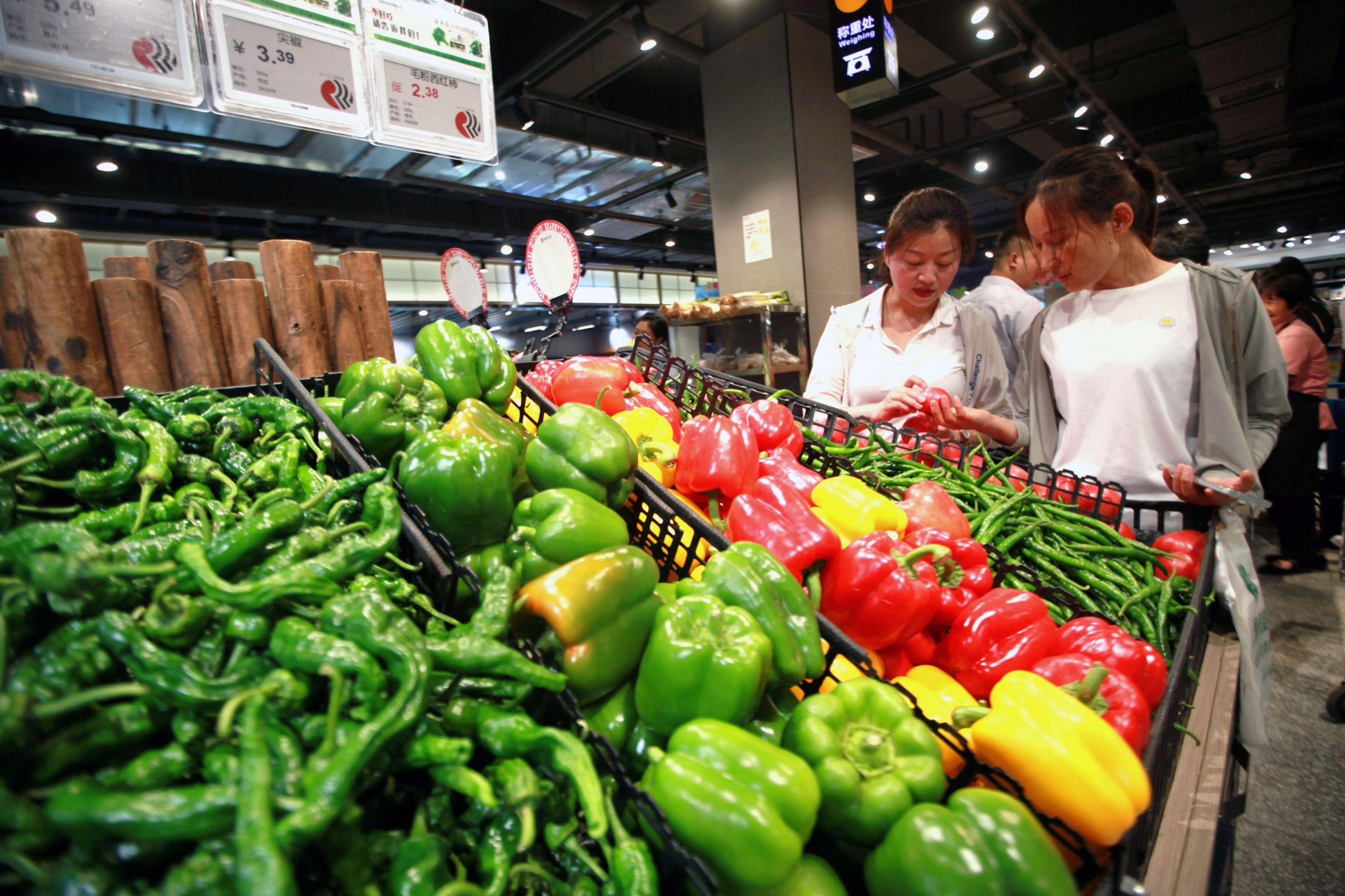 Pork prices fell 26%, and vegetable prices fell 1.5%, according to the news source.