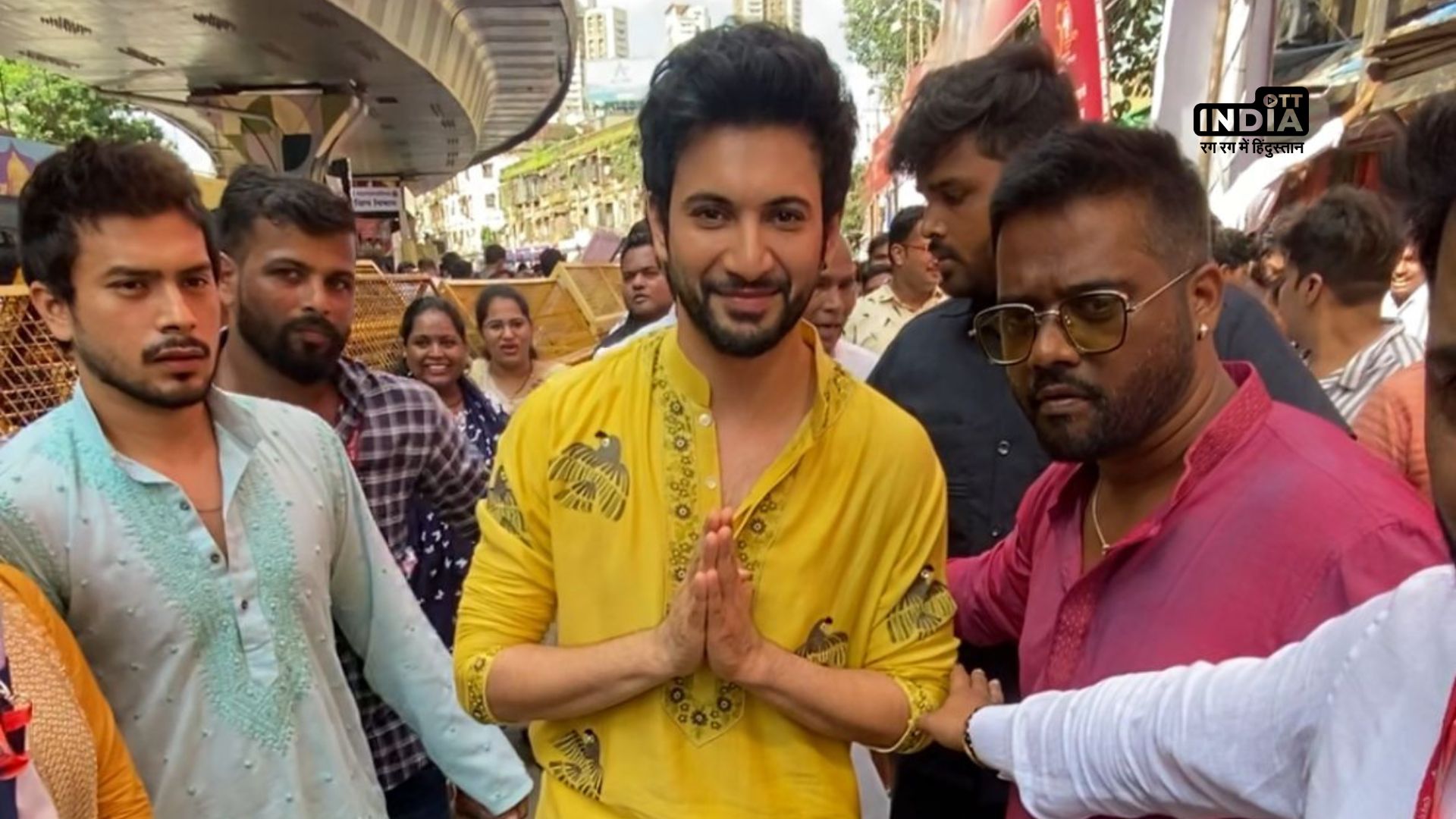 Rohit Saraf joins the Ganesh Chaturthi celebrations at Lalbaugcha Raja
