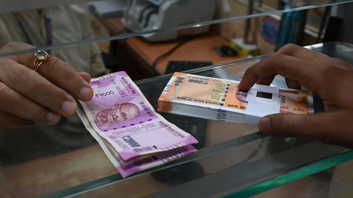 The 2,000 rupee note will continue to be legal money even after the deadline of September 30; however, it will no longer be accepted for payments. 