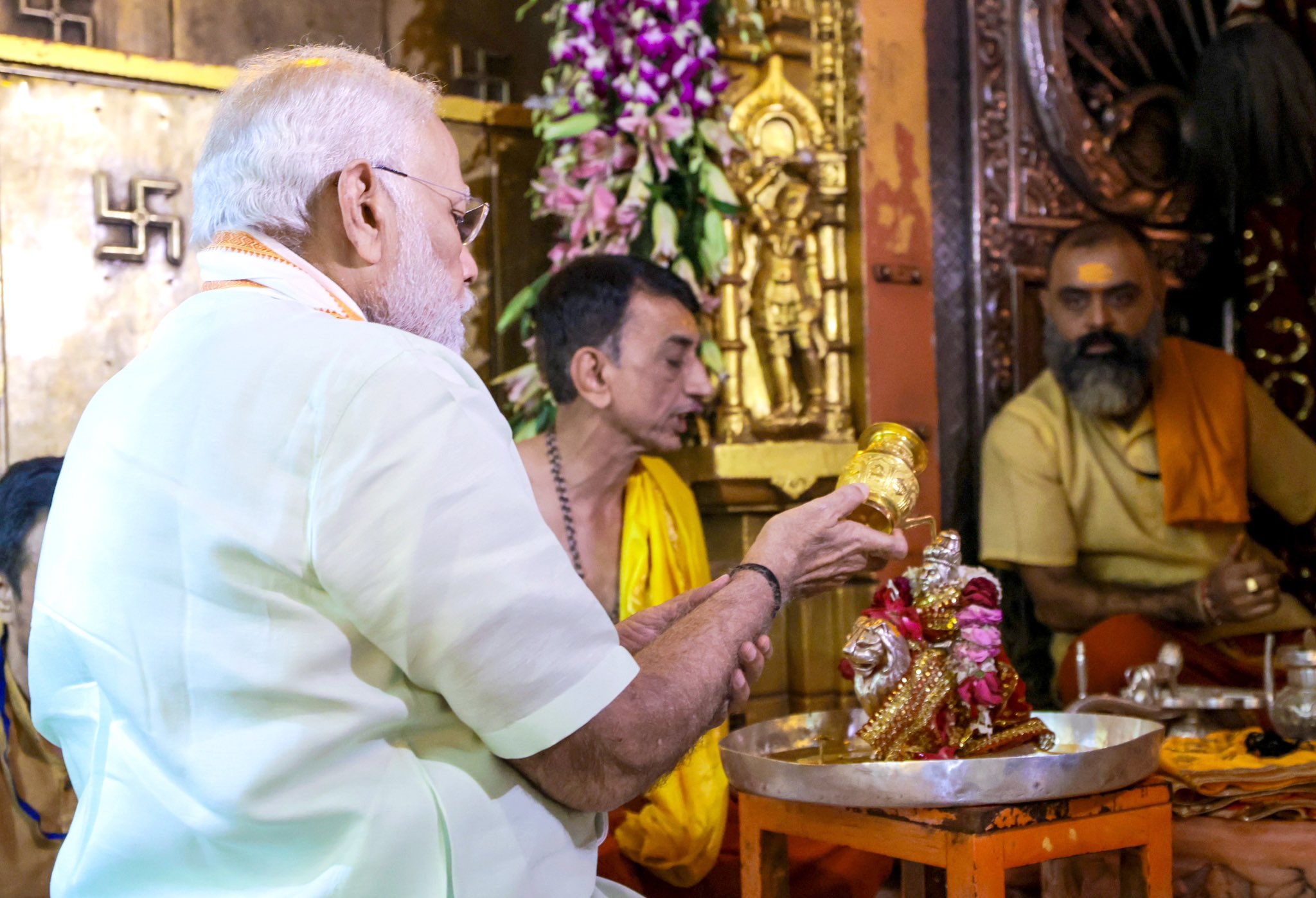 Modi offering Prayer at Ambaji Temple