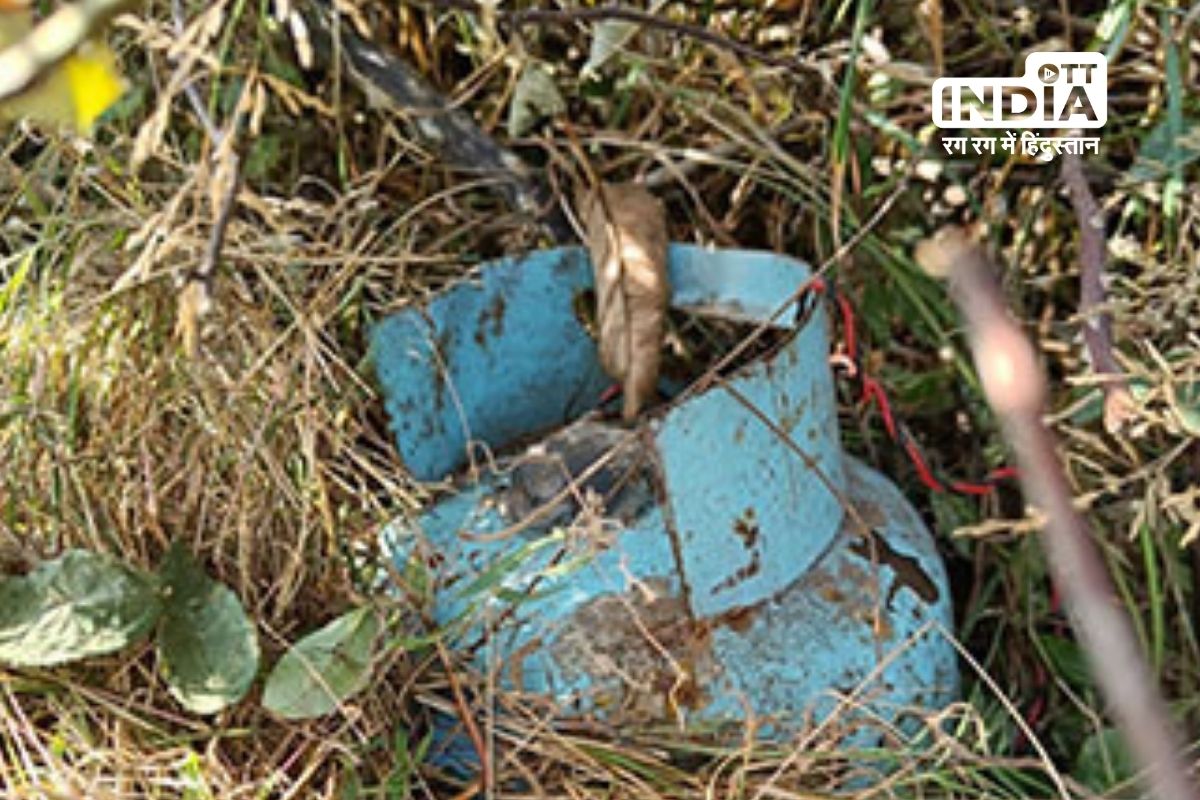 J&K: 3 suspicious gas cylinders found in Kupwara by Security forces