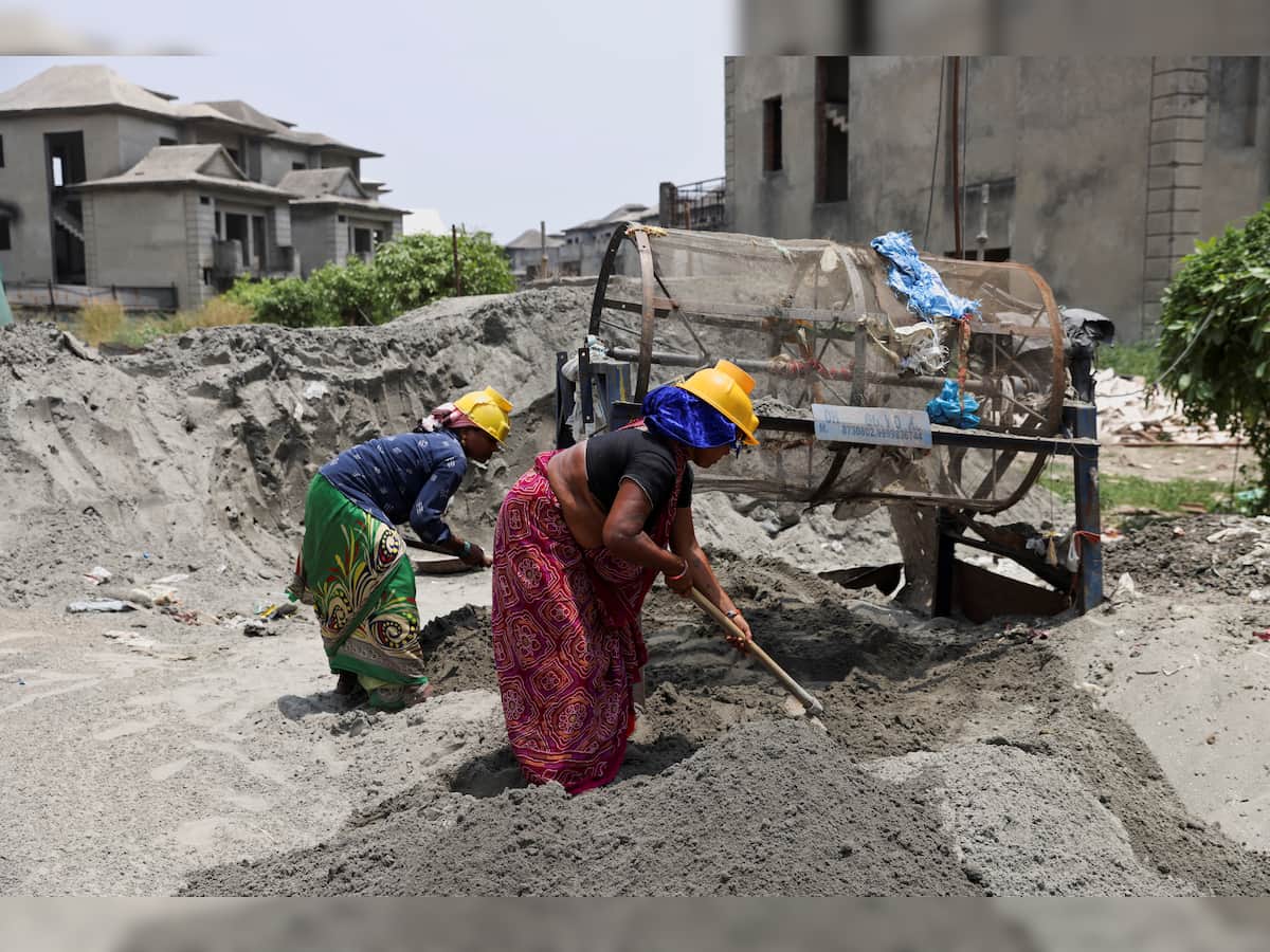 Delhi’s government increased minimum wages of the Municipal Workers: How much will the pay rise be?