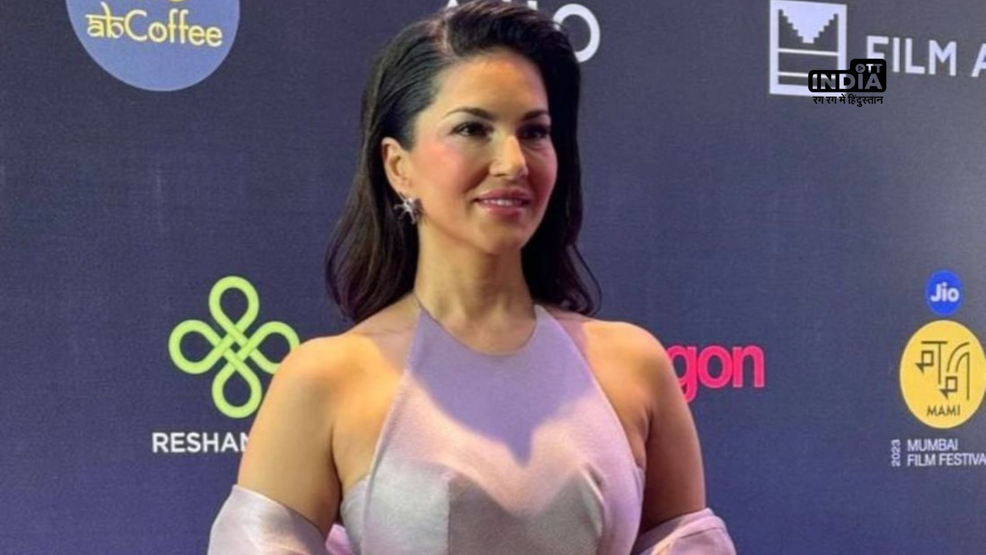 Sunny Leone gets standing ovation For Kennedy at MAMI Film Festival