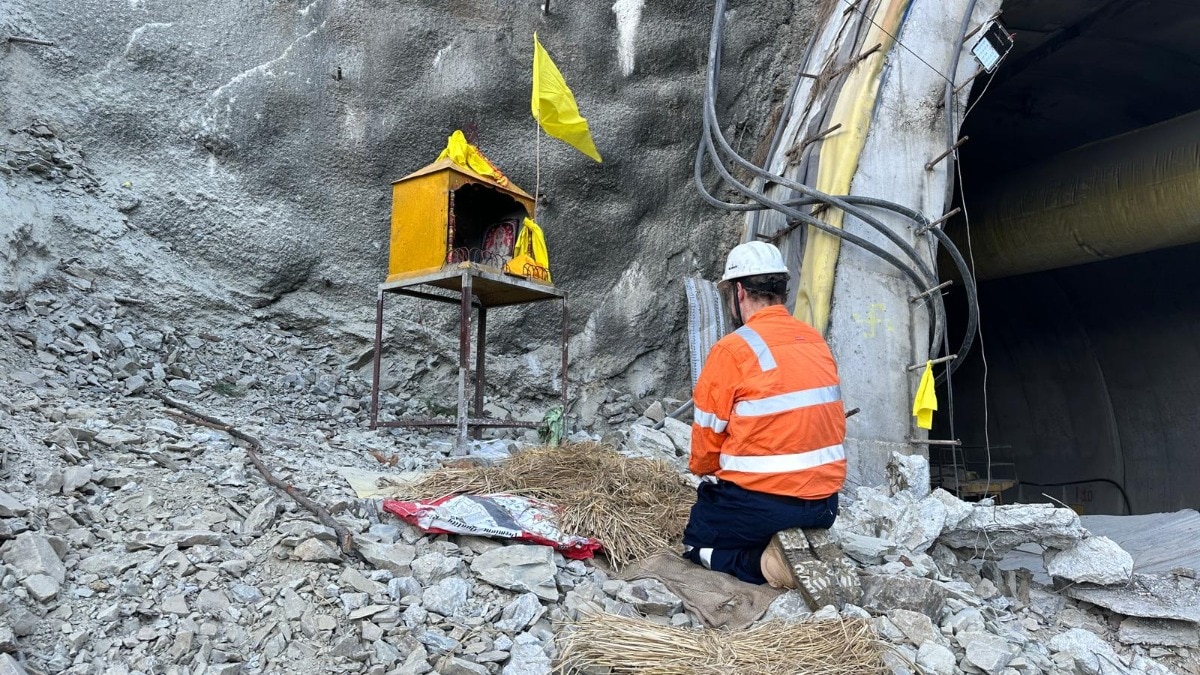 Arnold Dix offering prayers at the Uttarkashi Tunnel Rescue Operation 