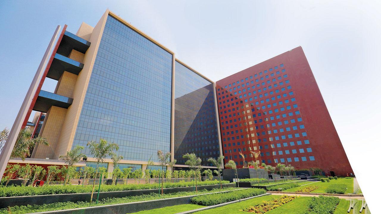 Traders say 'we love Mumbai' as Surat tries to woo them again