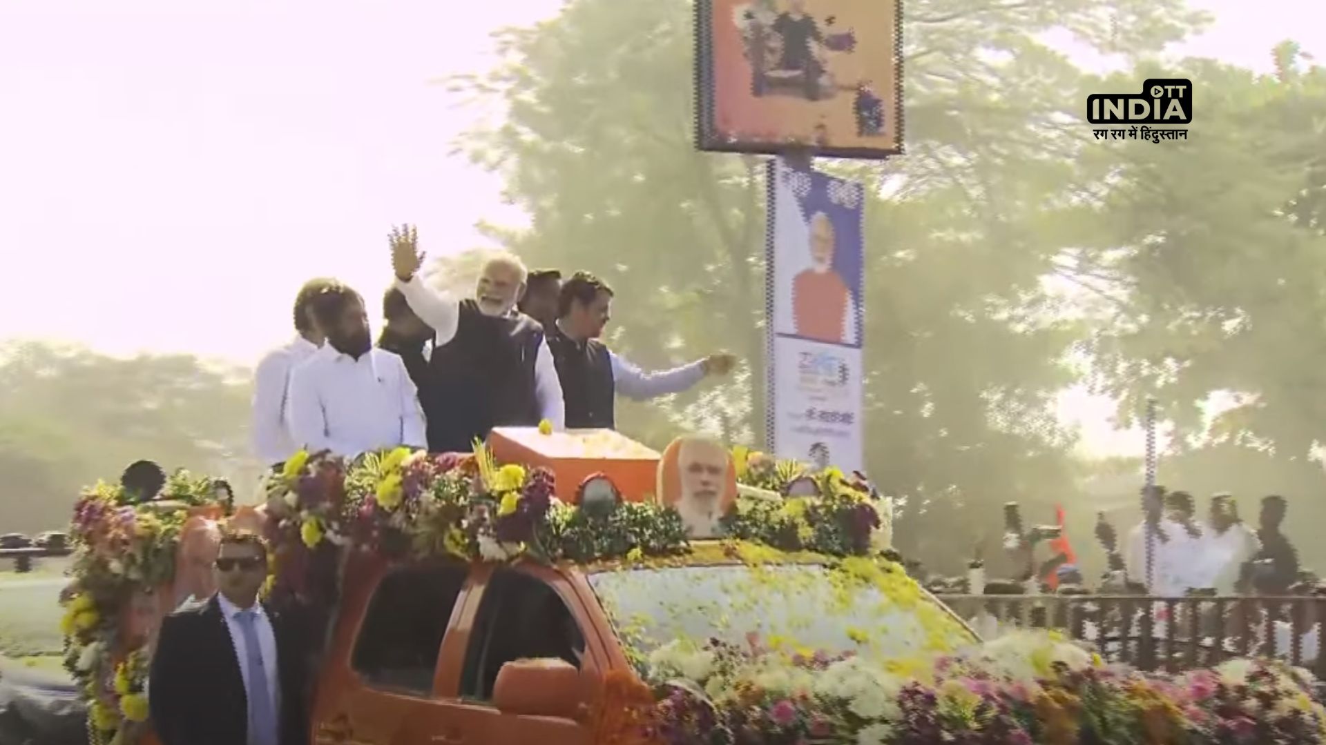 Prime Minister Modi leads vibrant roadshow in Nashik, Maharashtra
