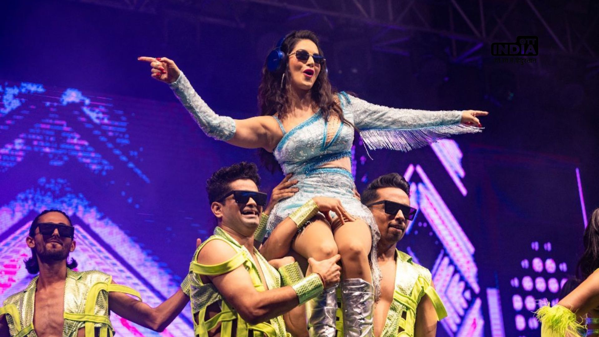 Sunny Leone’s New Year’s Eve performance in Kolkata leaves audience spellbound!