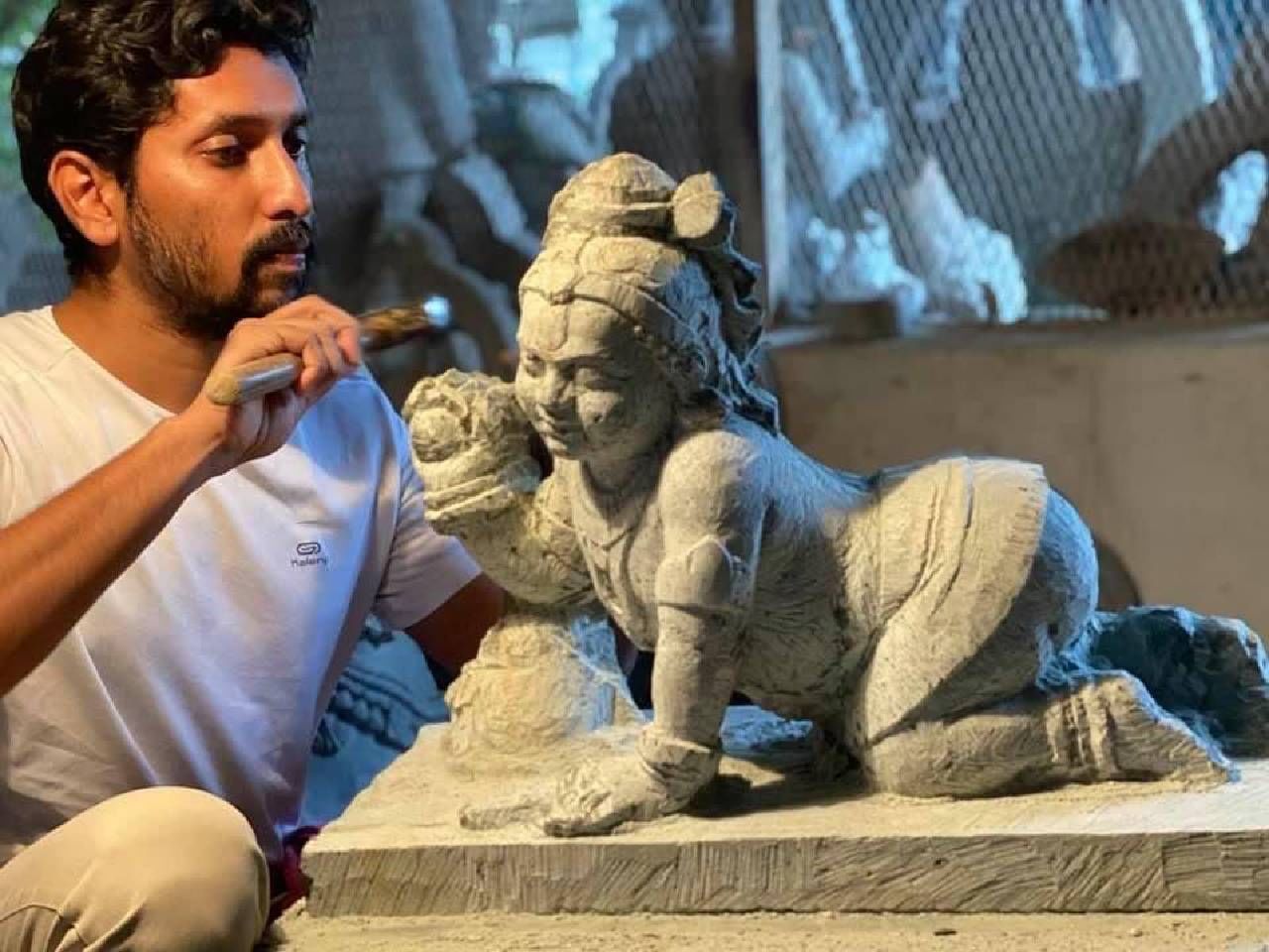 Arun Yogiraj while working on the idol of Shri Krishna