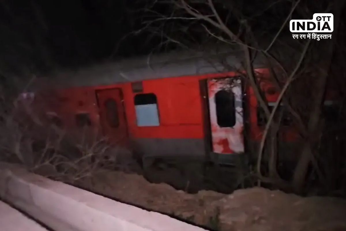 Rajasthan: Sabarmati-Agra super fast train meets with accident, four coaches derail