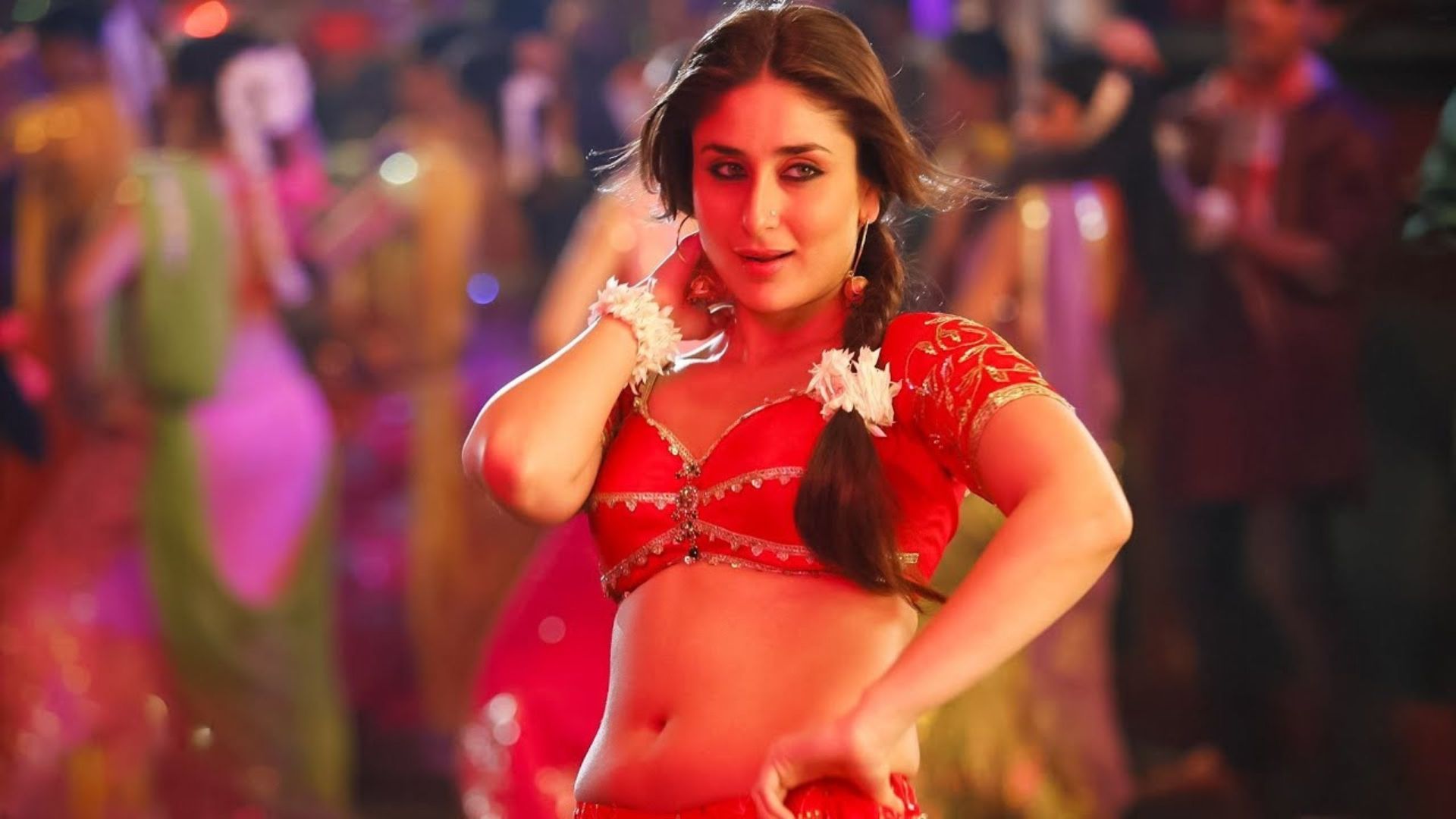 Still from Fevicol Se Song