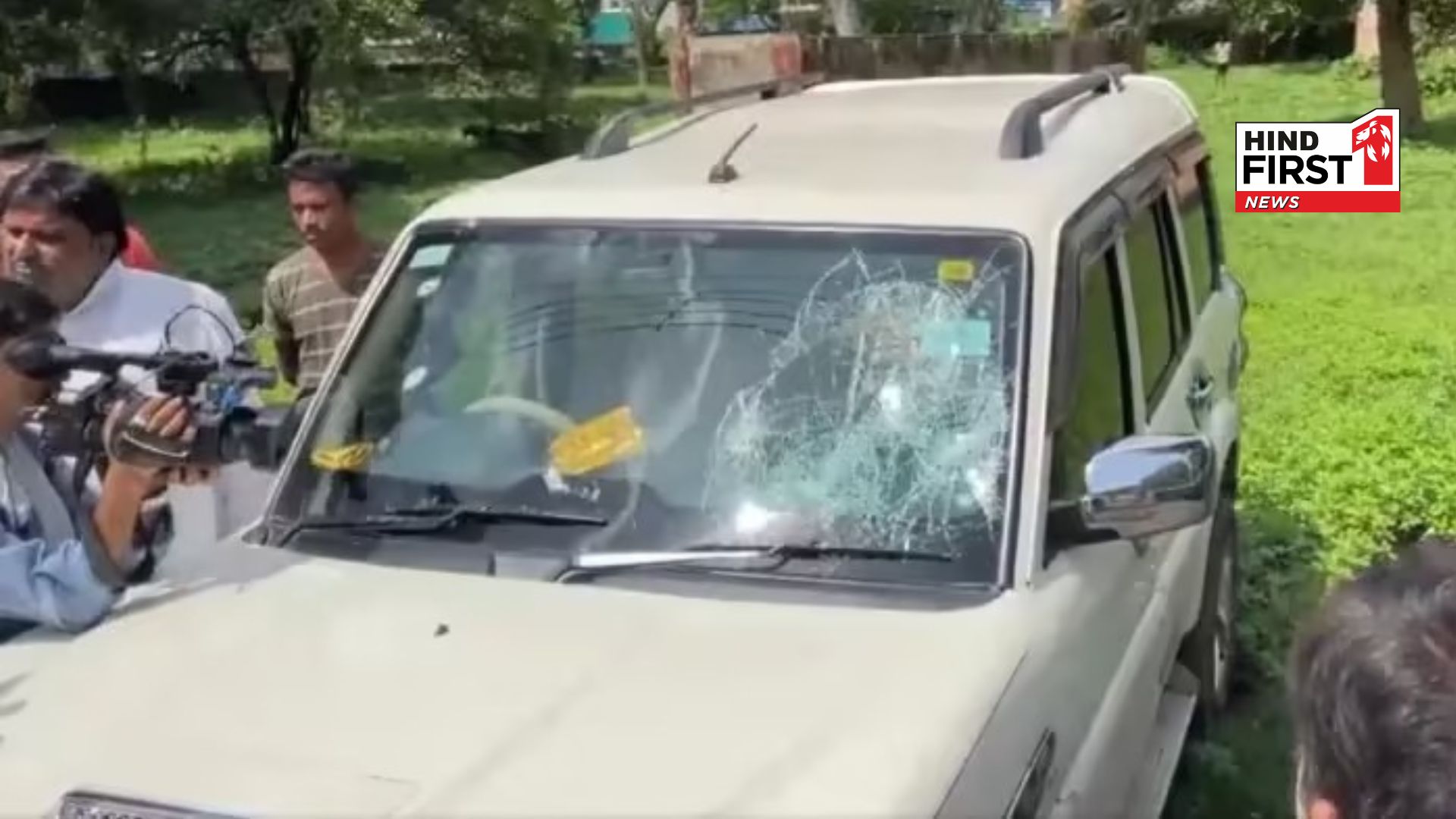 Bangal bandh: A BJP leader attacked and two people injured in firing. Bangal bandh: A BJP leader attacked and two people injured in firing.