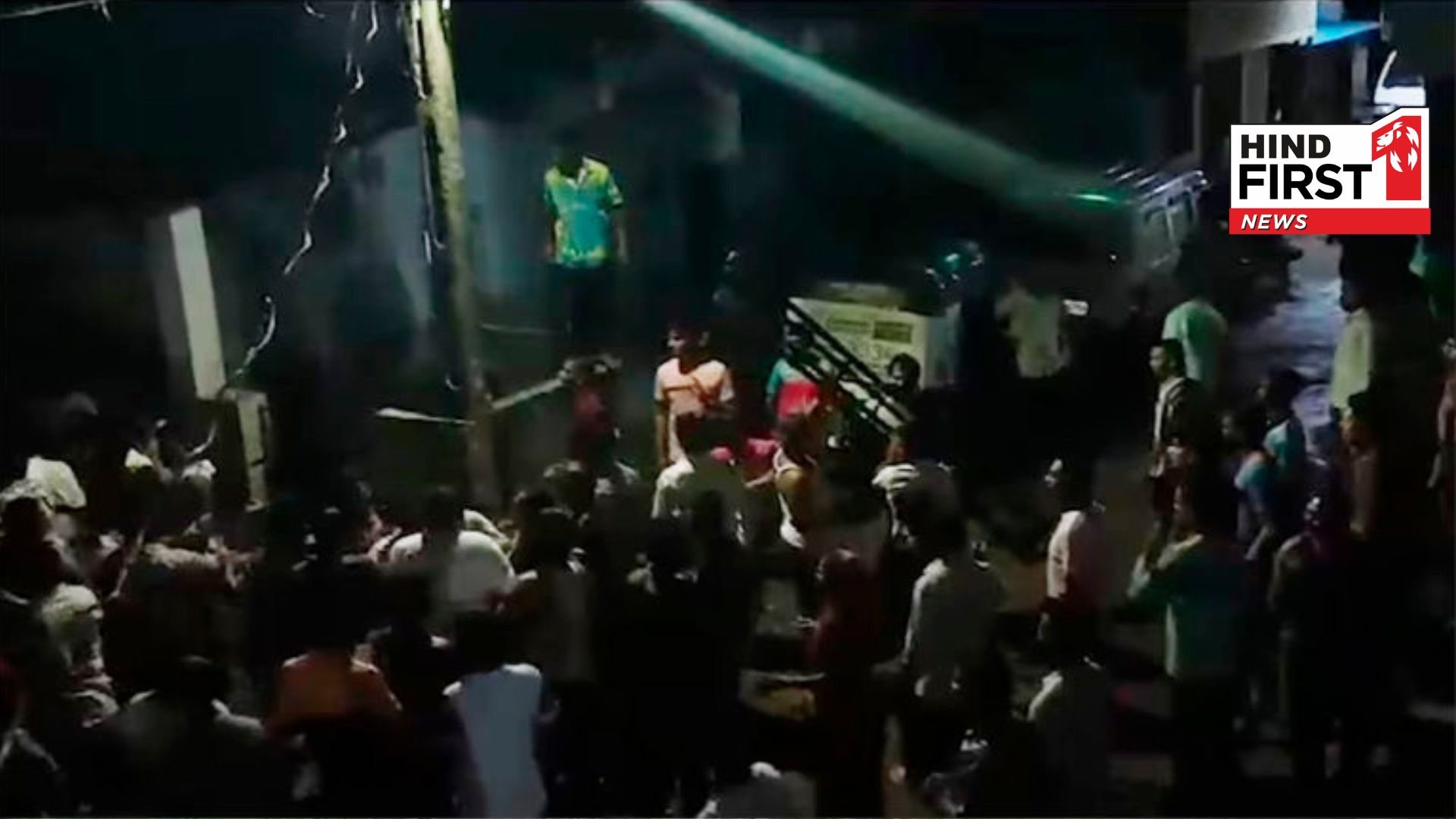 Gujarat Tension: Incident of stone pelting in two groups over hosting religious flag, in Bharuch Gujarat Tension: Incident of stone pelting in two groups over hosting religious flag, in Bharuch