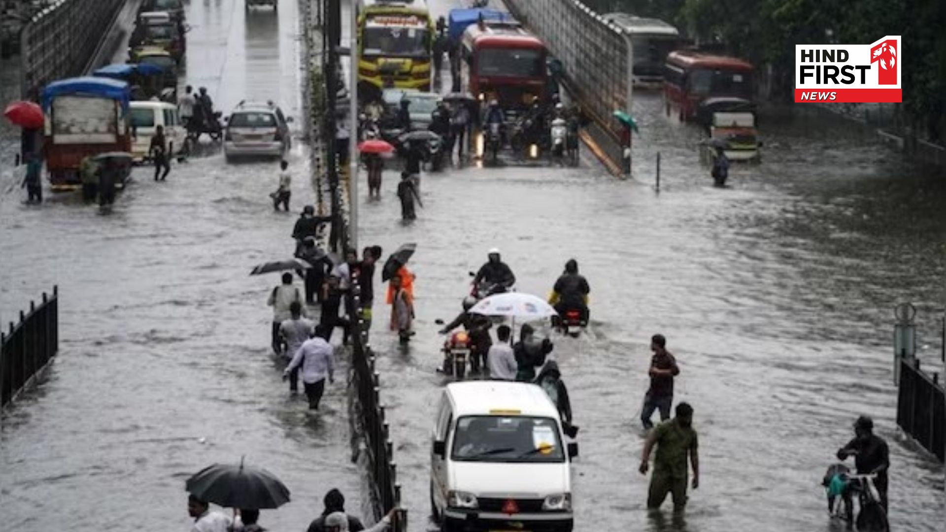 Flood alert: Railway track washed away, 8 dead in Andhra in 24 hour, alert in MP-Rajasthan Flood alert: Railway track washed away, 8 dead in Andhra in 24 hour, alert in MP-Rajasthan