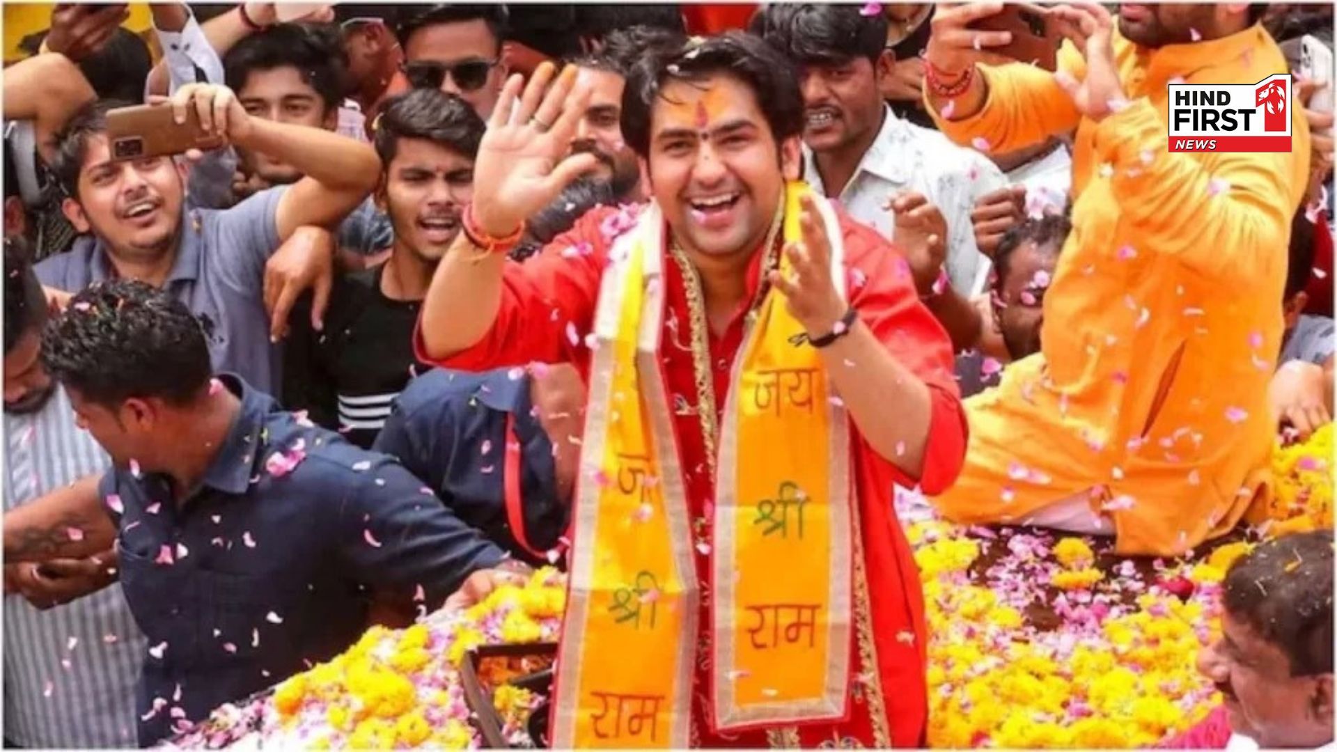 Bageshwar Baba Padyatra: Mobile thrown on Dhirendra Shastri in Jhansi,UP