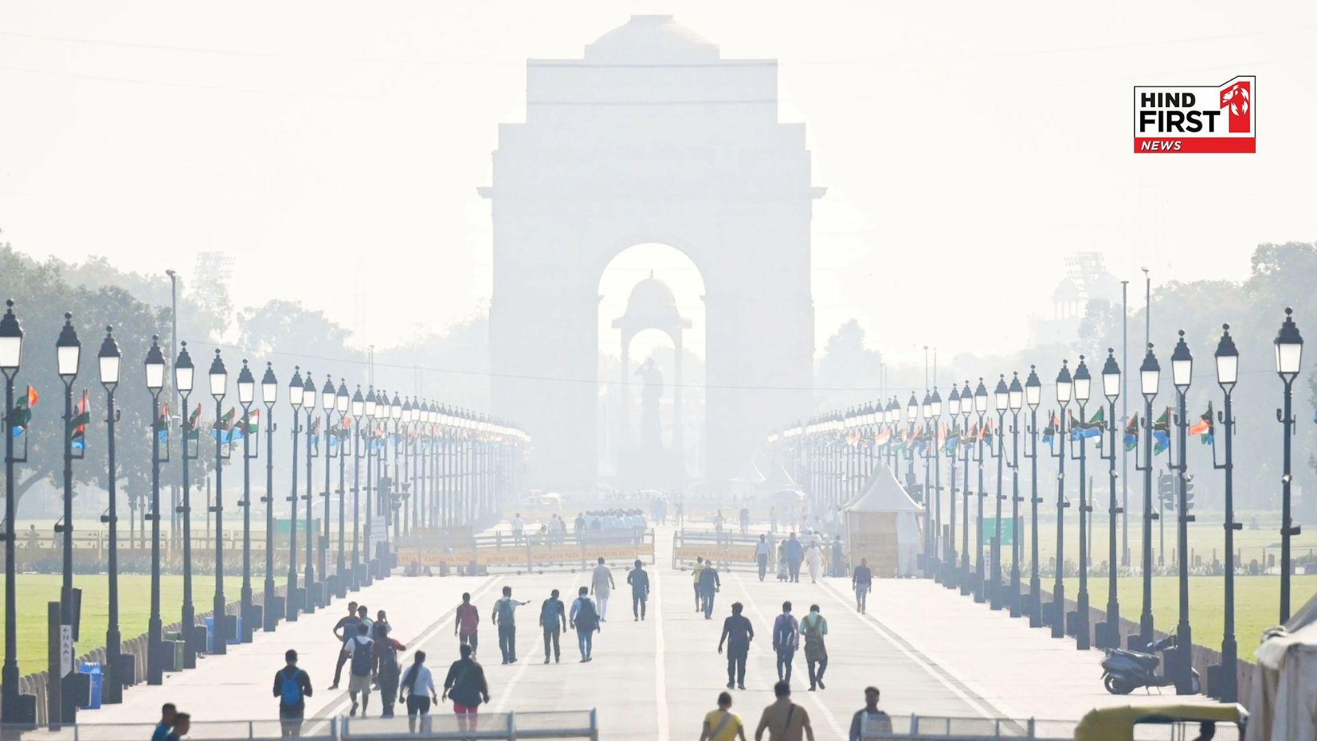 Delhi Pollution: Layer of smog around India Gate, many areas AQI crosses 350