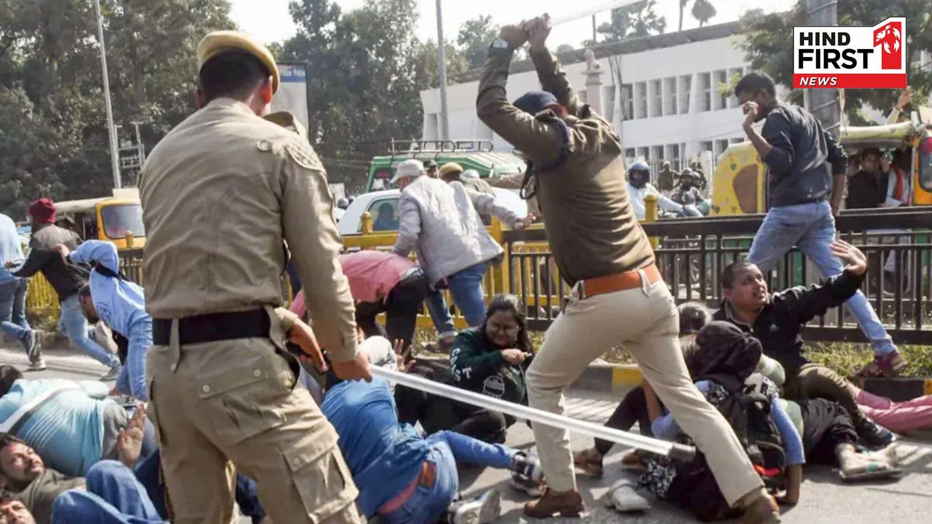 Ruckus in Patna, Bihar! Police lathicharged on BPSC candidates, were demanding cancellation of exam