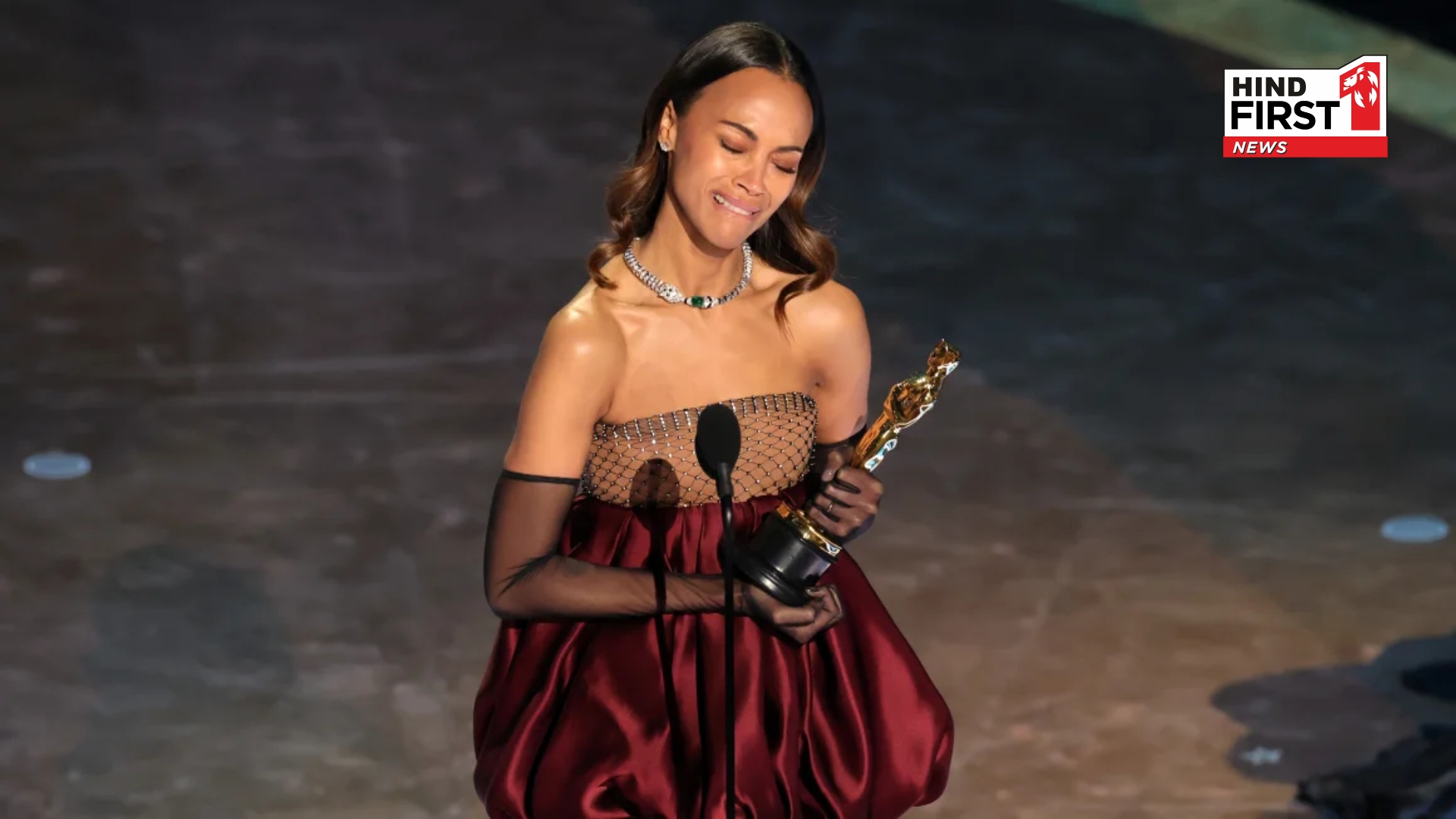 Zoe Saldaña Dedicates First Oscar to Her Grandmother – A Heartfelt Tribute