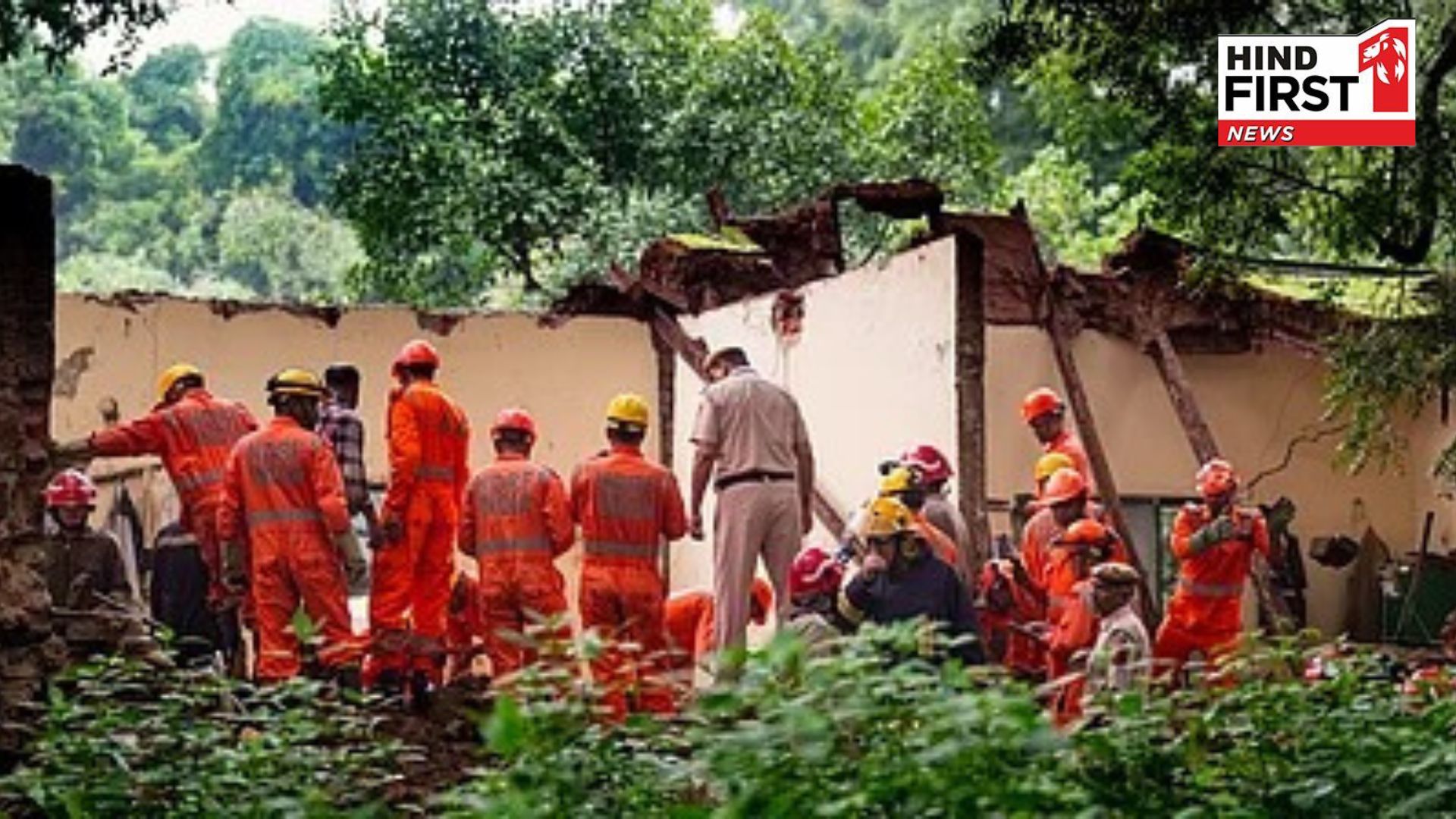 Big accident in Humayuns Tomb in Delhi, part of the dome collapsed, 5 dead, several injured