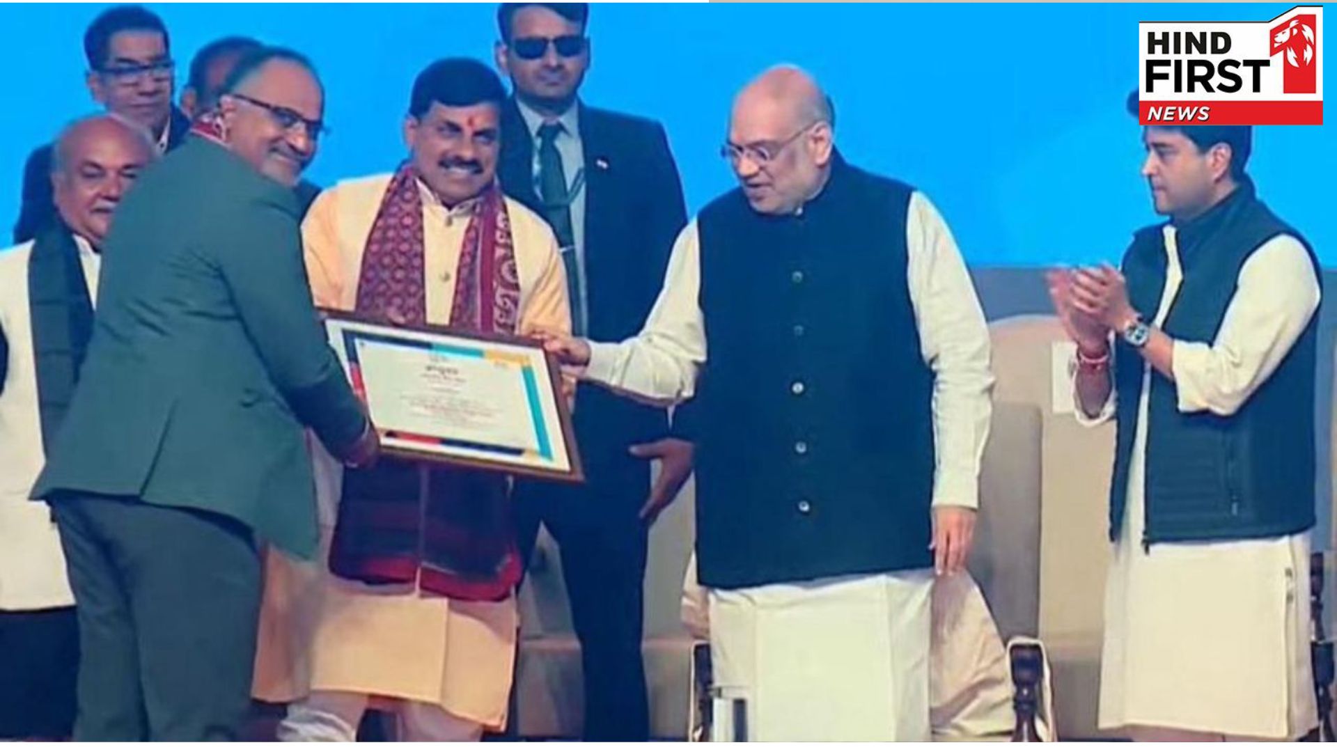 Zeel group of companies received award from, Home Minister Amit Shah for their excellent climate clothing manufacture work